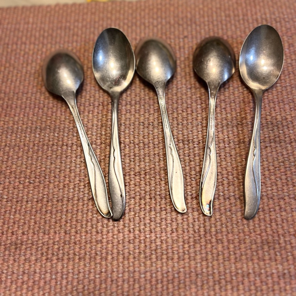 Vintage Méridien Silver plate dinner spoons (5) Firm Price